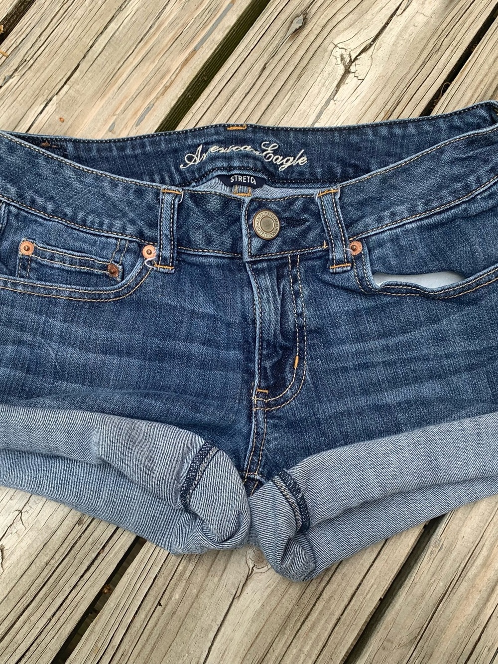 Costal Cowgirl shorts American Eagle Cut-Off Denim size 6